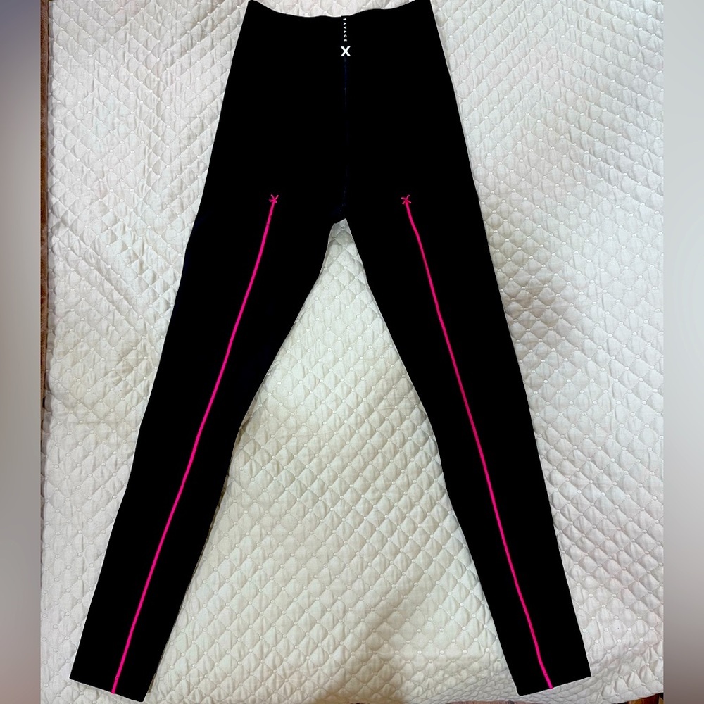 Savage X Fenty Sport Pink Bow Leggings compression Size Medium